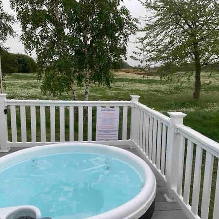 Lovely 3-Bed Caravan With Hot Tub In Lincolnshire Экстерьер фото