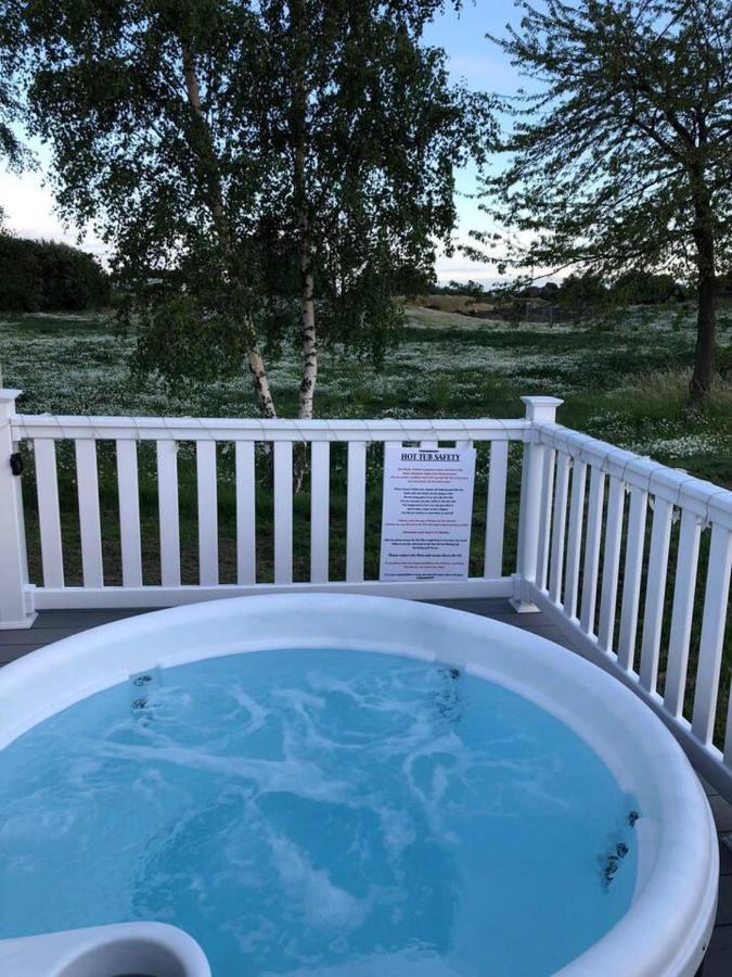 Lovely 3-Bed Caravan With Hot Tub In Lincolnshire Экстерьер фото